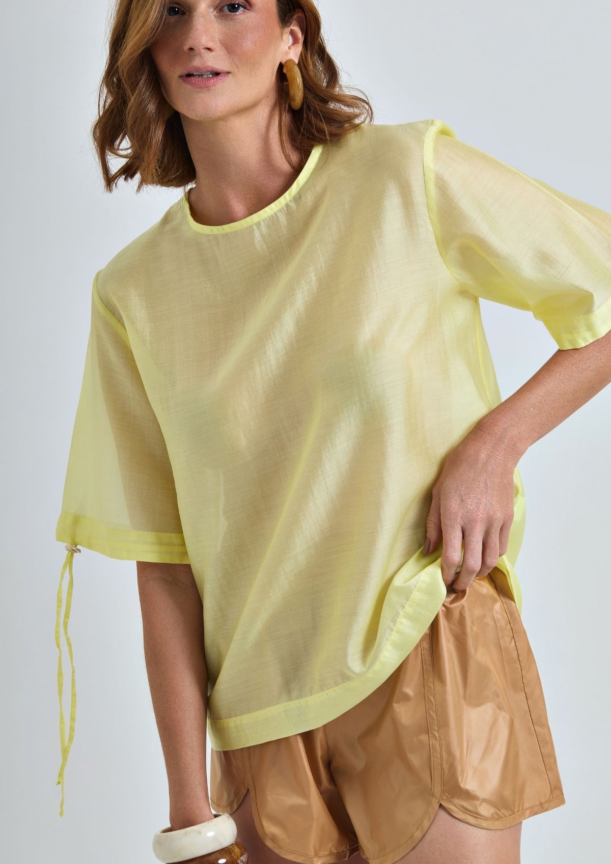 Camiseta Transparente com Manga Regulável Amarela