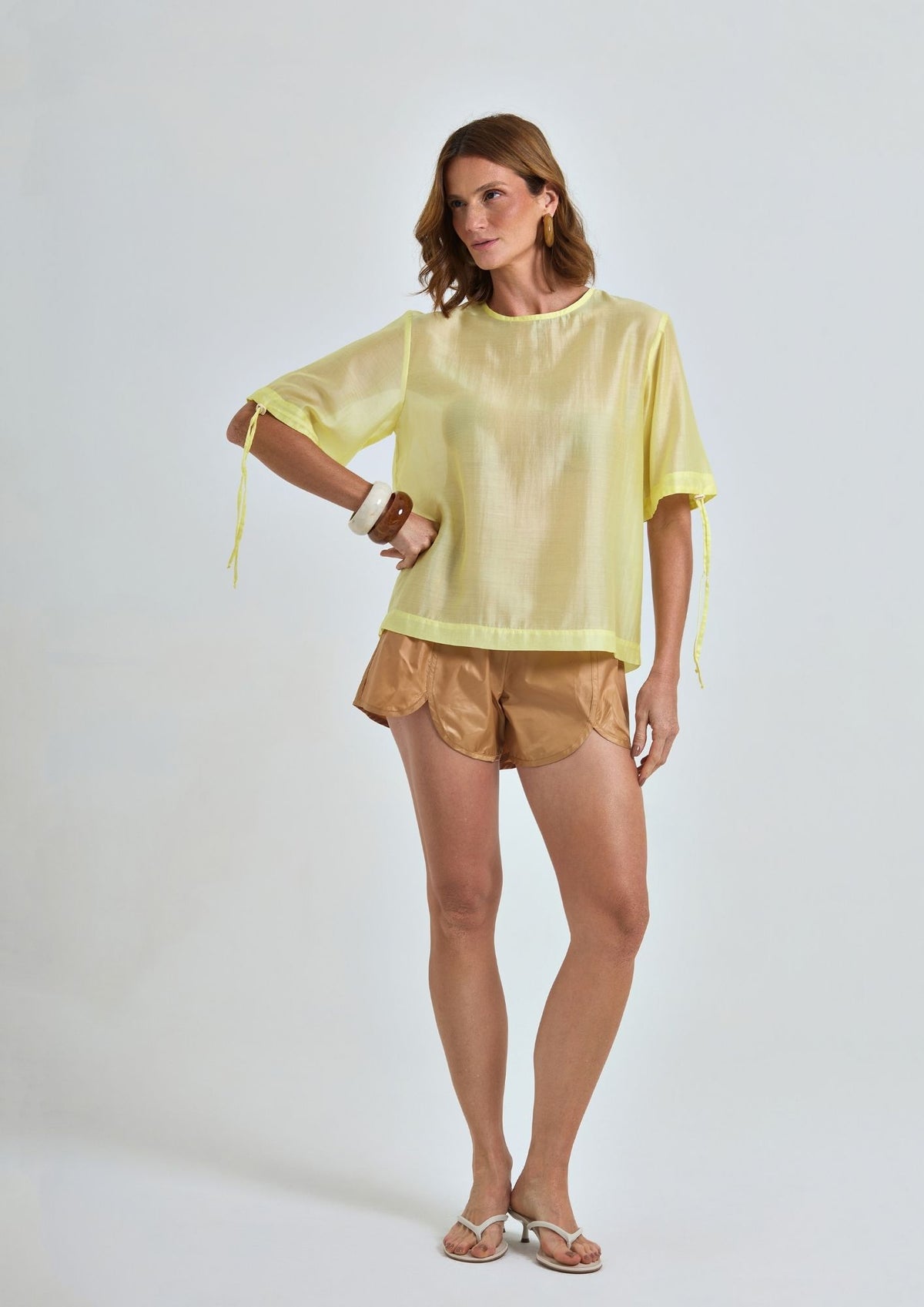 Camiseta Transparente com Manga Regulável Amarela