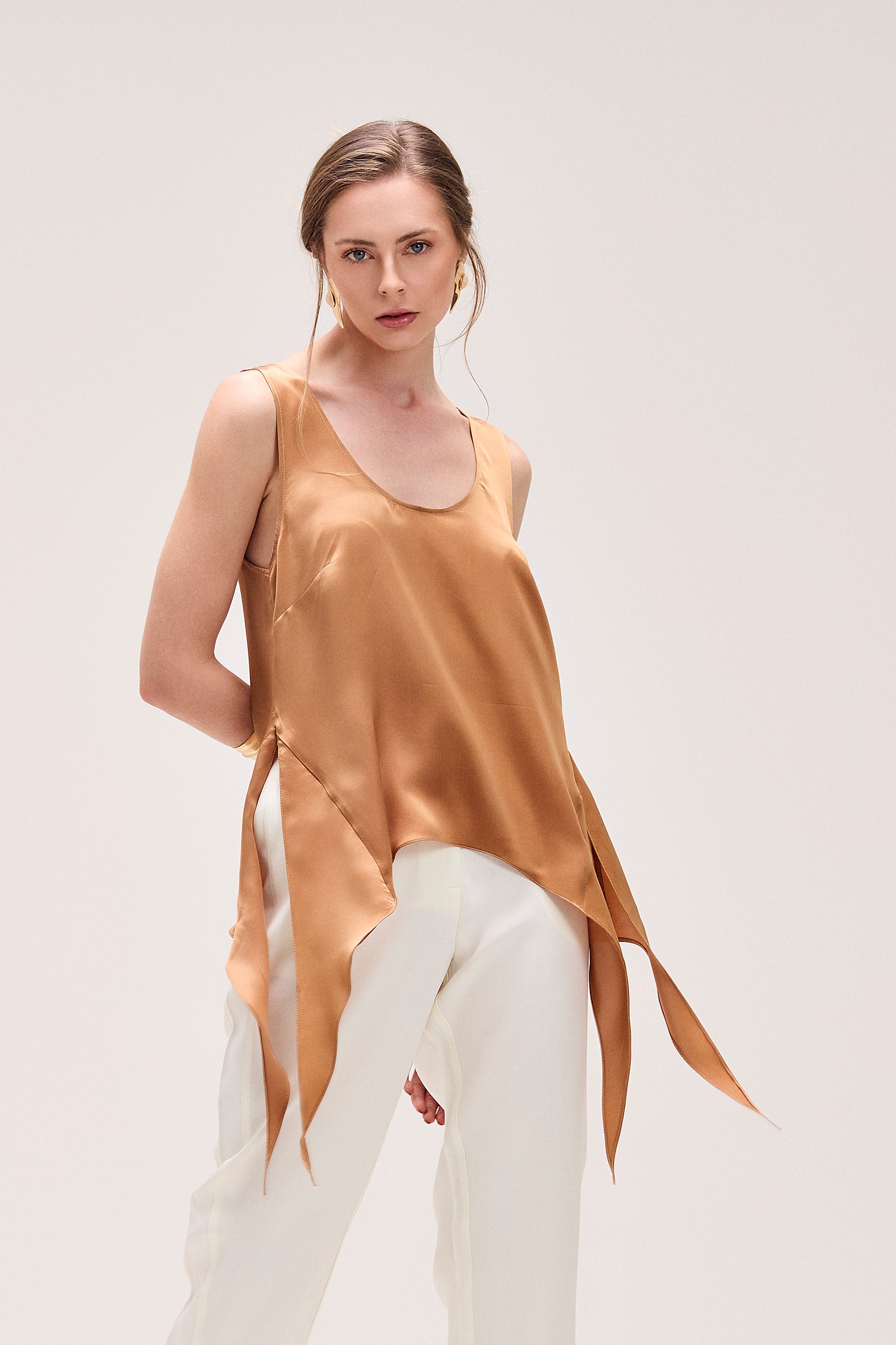 Regata Seda Silêncio Marrom