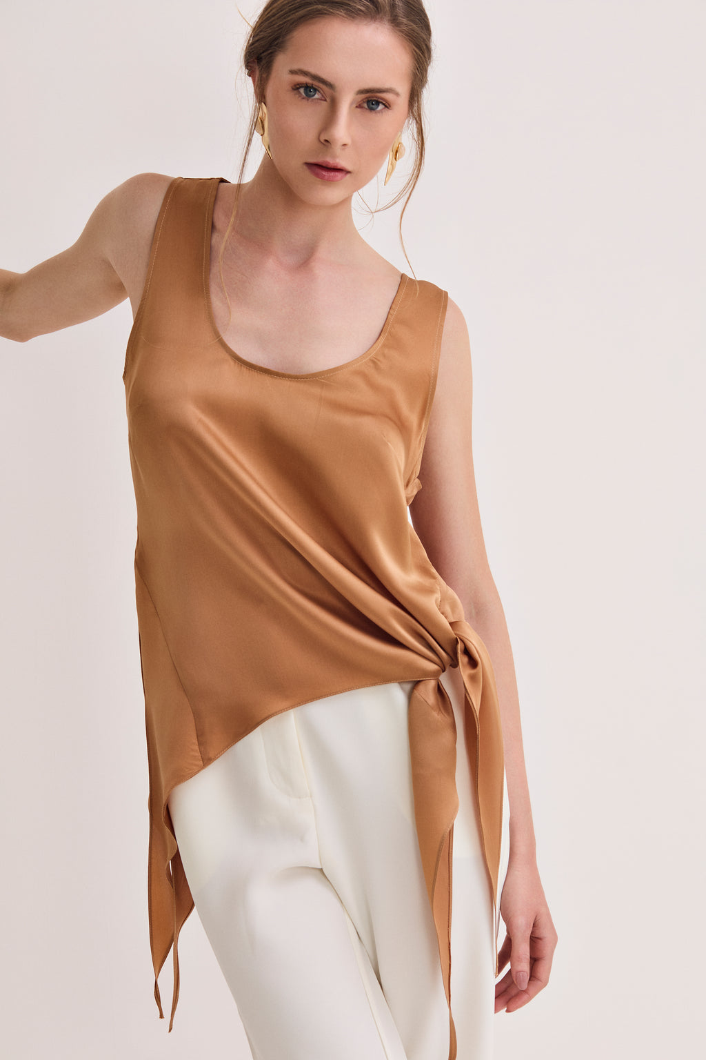 Regata Seda Silêncio Marrom