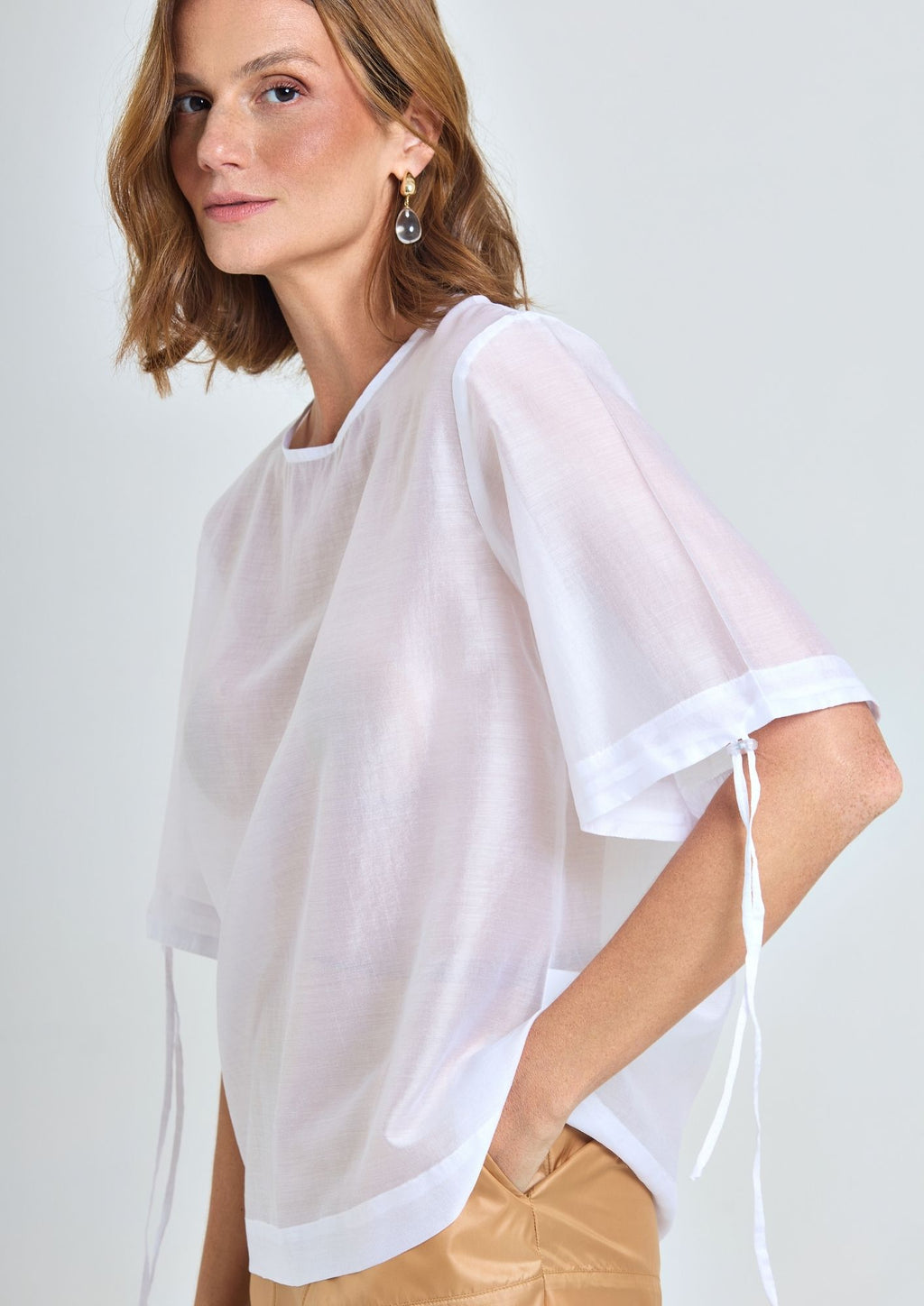 Camiseta Transparente com Manga Regulável  Branca
