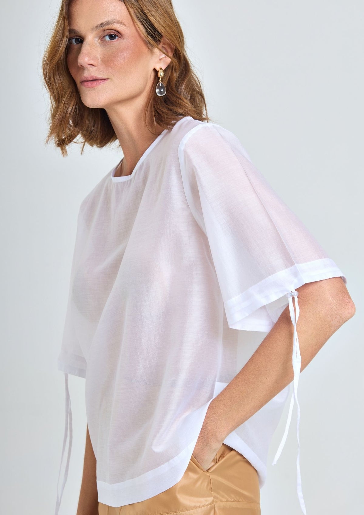Camiseta Transparente com Manga Regulável  Branca